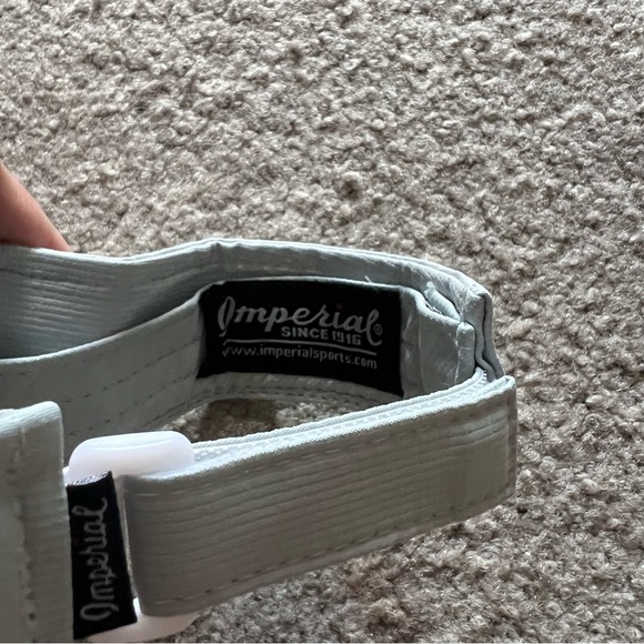 FOUR SEASONS MAUI VISOR! ✨ - Picture 3 of 4